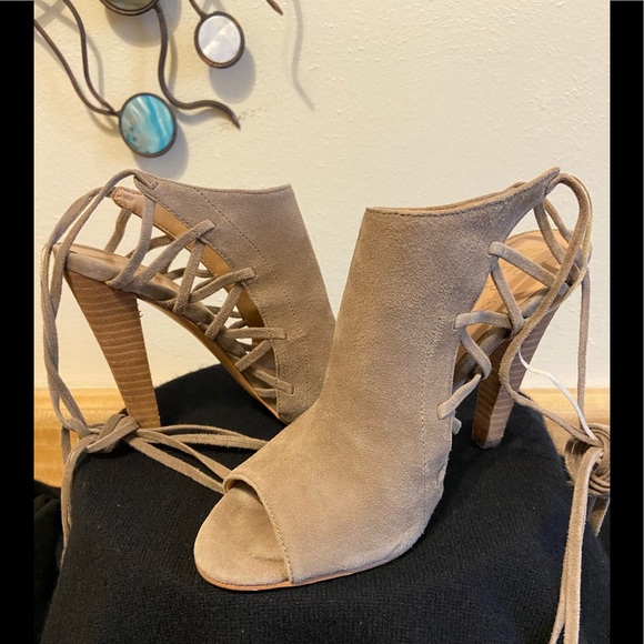 Banana Republic~Sexy SuedeLeather Gladiator Heels~ - Picture 2 of 8